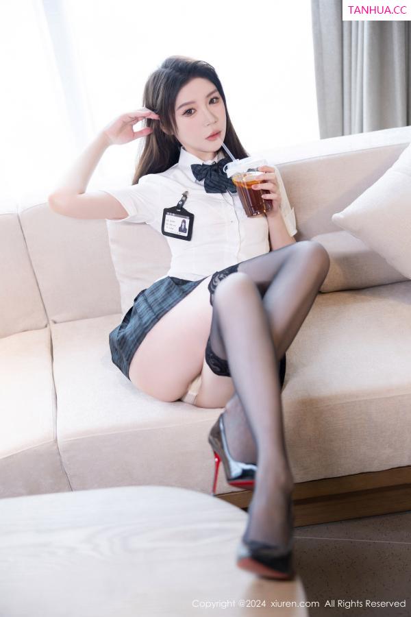 梦心玥  [XiuRen]高清写真图 2024.08.27 No.9074 梦心玥 黑丝美腿第19张图片